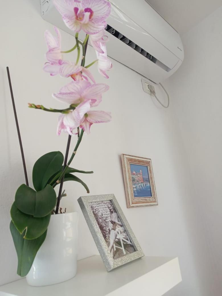 Kristi Apartment 2 Min To Sea Netflix & Espresso Station Sarande Bagian luar foto